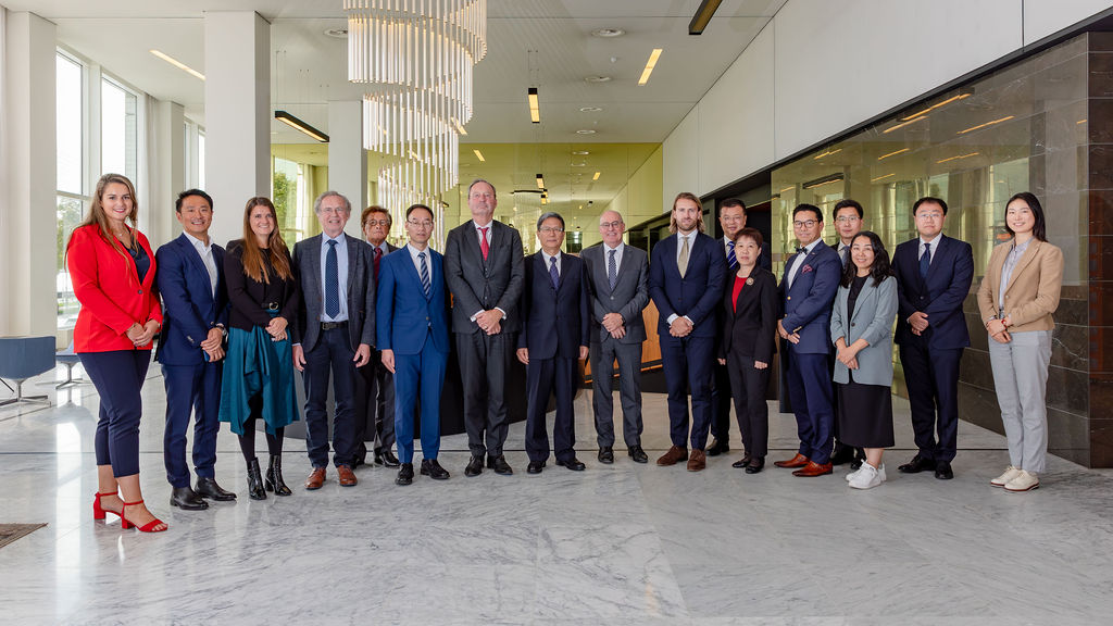 中国全国人民代表大会代表团访问Kneppelhout律师事务所